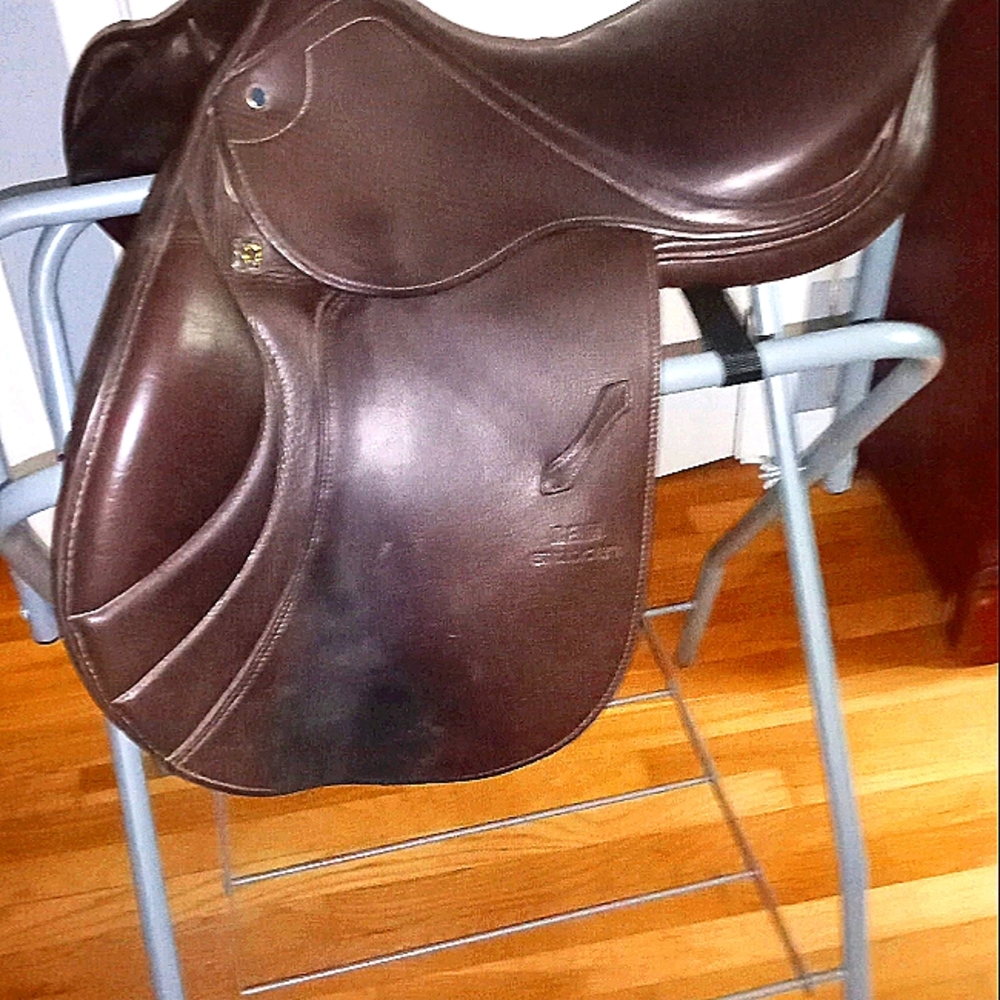 Stubben close contact saddle 16.5 seat M  excellent condition